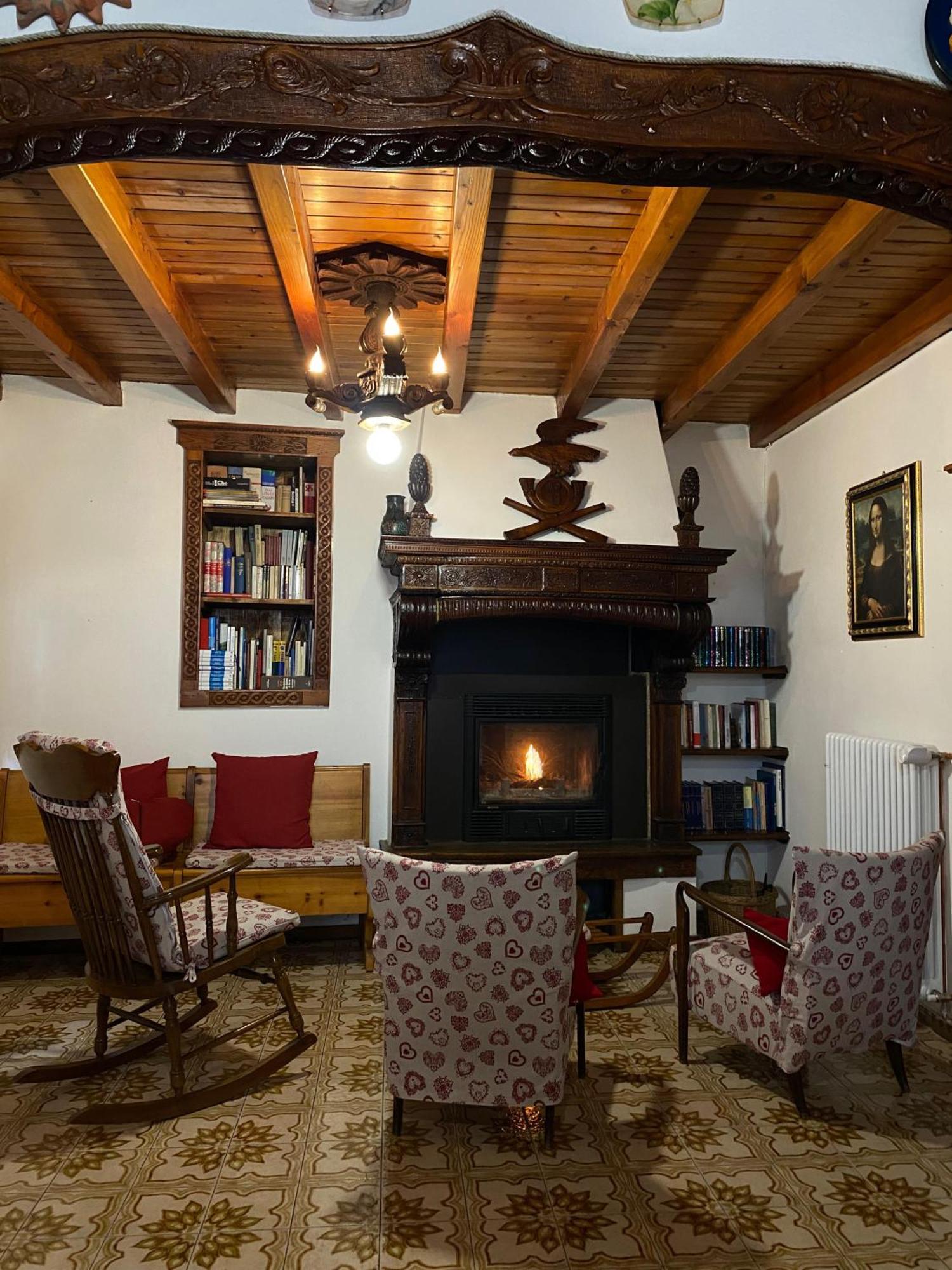Villa Casa Nel Centro Storico Di Borno Exterior foto