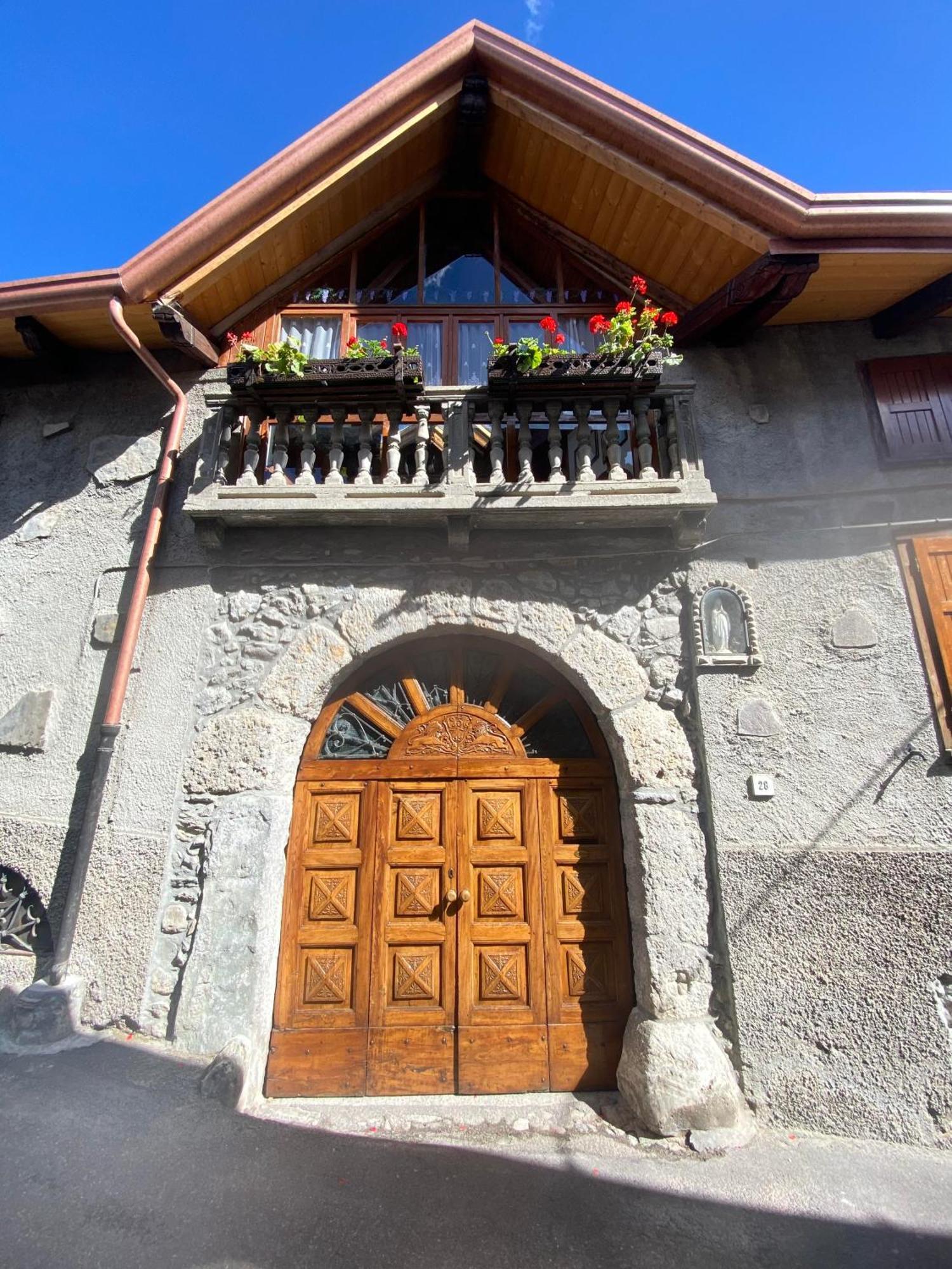 Villa Casa Nel Centro Storico Di Borno Exterior foto